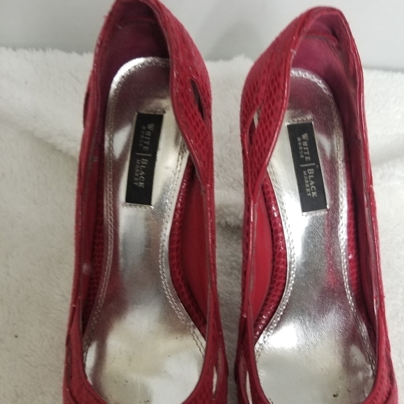 White House Black Market  snakeskin red heels - Picture 2 of 6